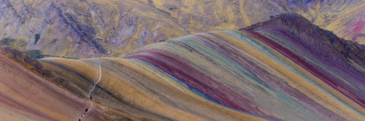 Cr&ecirc;tes aux couleurs min&eacute;rales de Palcoyo dans la r&eacute;gion de Cusco