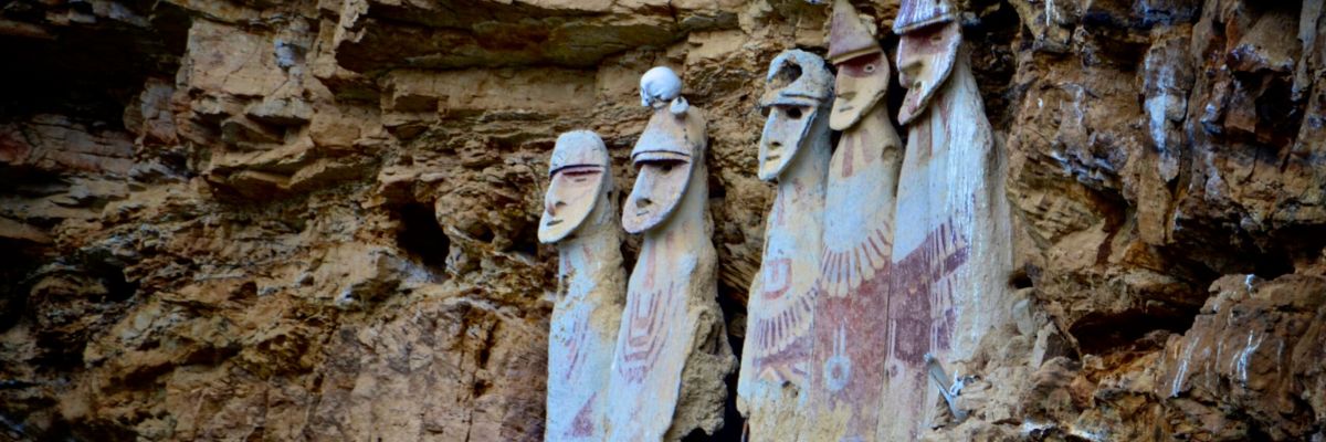 Statues &eacute;voquant la civilisation chachapoya pr&egrave;s de Ku&eacute;lap au P&eacute;rou