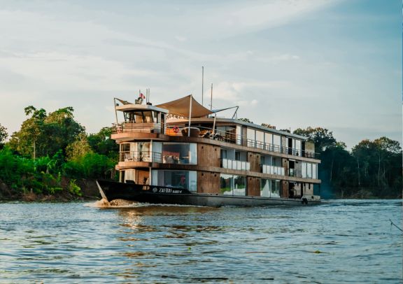 Le bateau de croisi&egrave;re Zafiro en Amazonie