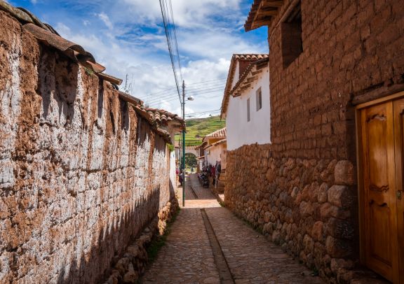 Promenade dans les ruelles de Chinchero au P&eacute;rou
