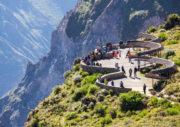 Terrasses agricoles et reliefs du canyon de Colca