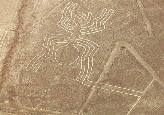 Lignes de Nazca dans le d&eacute;sert c&ocirc;tier du P&eacute;rou