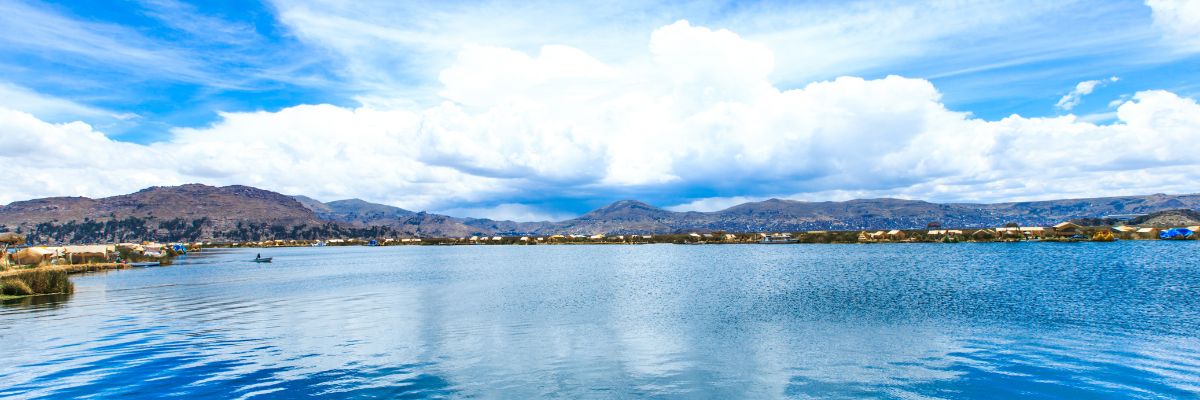Panorama de Puno et du lac Titicaca, &agrave; 3 810 m d&rsquo;altitude